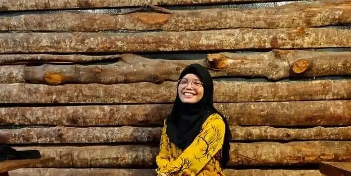 Foto resmi artis pop Indonesia Seyla Amelia — hero situs seylaamelia.com